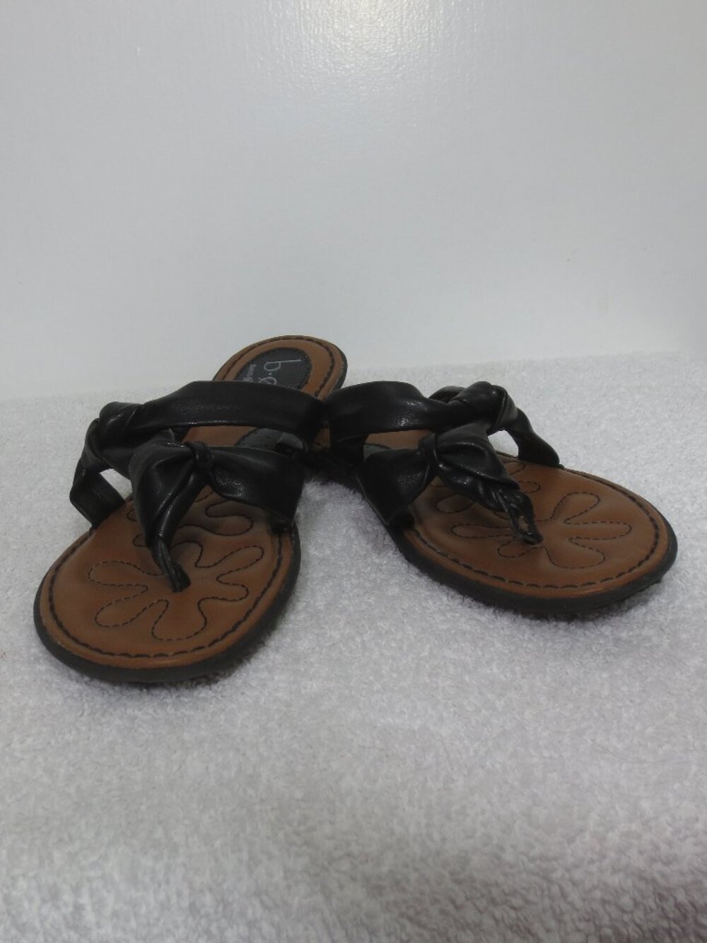 NEW B.O.C. Shoes Black Faux Leather Strappy Comfy Slip On Thong Sandals Size 6